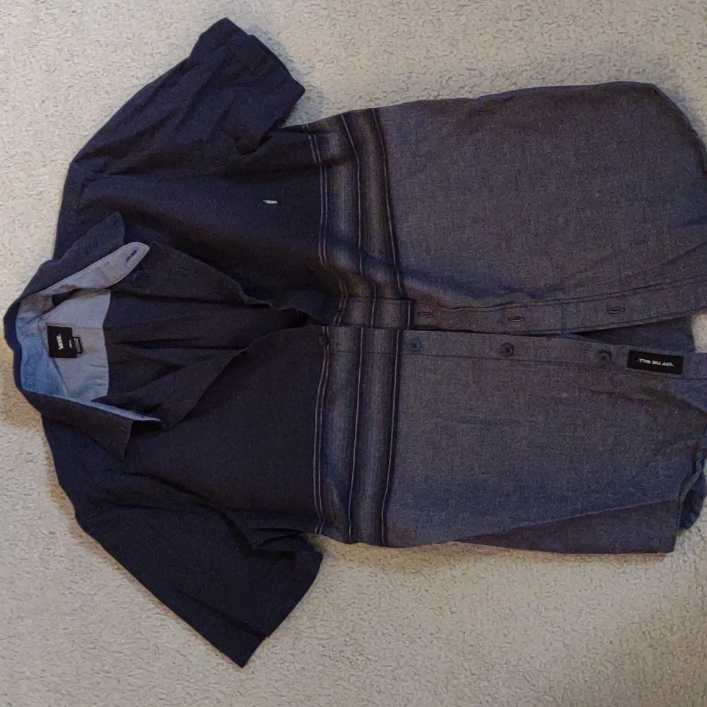 NWOT.  Men's Vans Button down Shirt. Size small